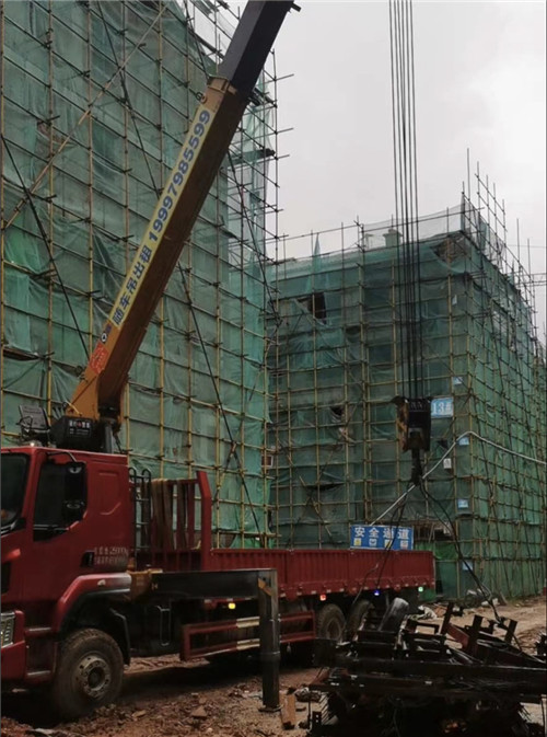 北安市“慢工细活”—— 吊车的 “微动控制” 技术