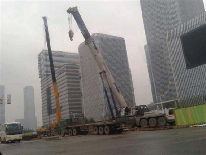 北安市“自动找平”—— 吊车的 “平地神器” 技术