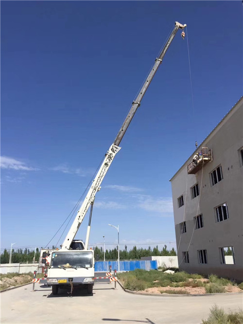 北安市“轻装强干”—— 吊车的 “轻量化臂架” 技术